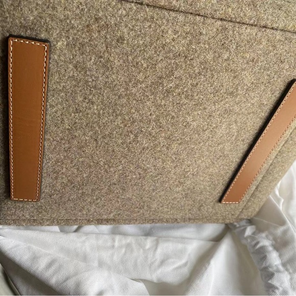 JW Anderson Belt Tote - Picture 4 of 6